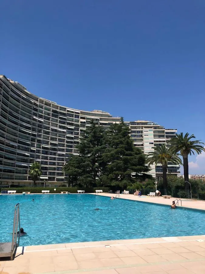 Cannes Marina Residence Le Surcouf: Mountaintop Studio with Pool and Port View Mandelieu-la-Napoule Apartment