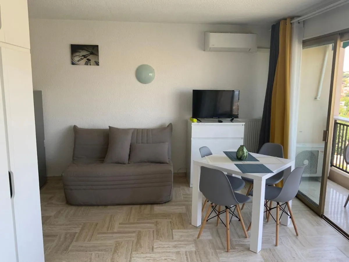 Cannes Marina Residence Le Surcouf - Studio De 28M2 Au 10Eme Etage Avec Piscine, Terrasse, Parking, Vue Montagne Et Port : Mandelieu-La Napoule Apartmán