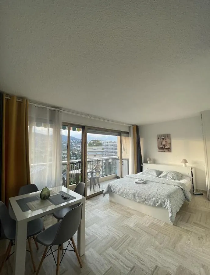 Cannes Marina Residence Le Surcouf - Studio De 28M2 Au 10Eme Etage Avec Piscine, Terrasse, Parking, Vue Montagne Et Port : Mandelieu-La Napoule